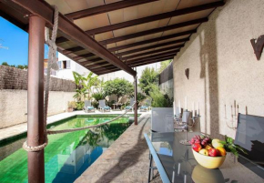 Traditional 3-bedroom semi-detached house with pool located in the historic Pollensa town center by Renthousing
